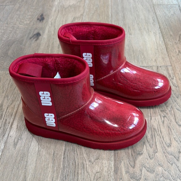 UGG Kid’s Classic Clear Mini II Glossy Samba Red Boots Size 5 - Picture 1 of 9